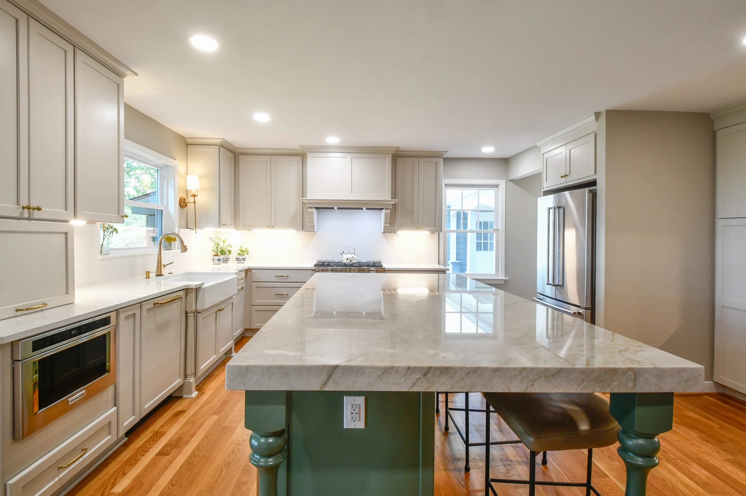 Materials - Taj Mahal and Quarz Hilite Venatino Gold: Photos courtesy of Reico Kitchen & Bath/Tim Snyder Photography.