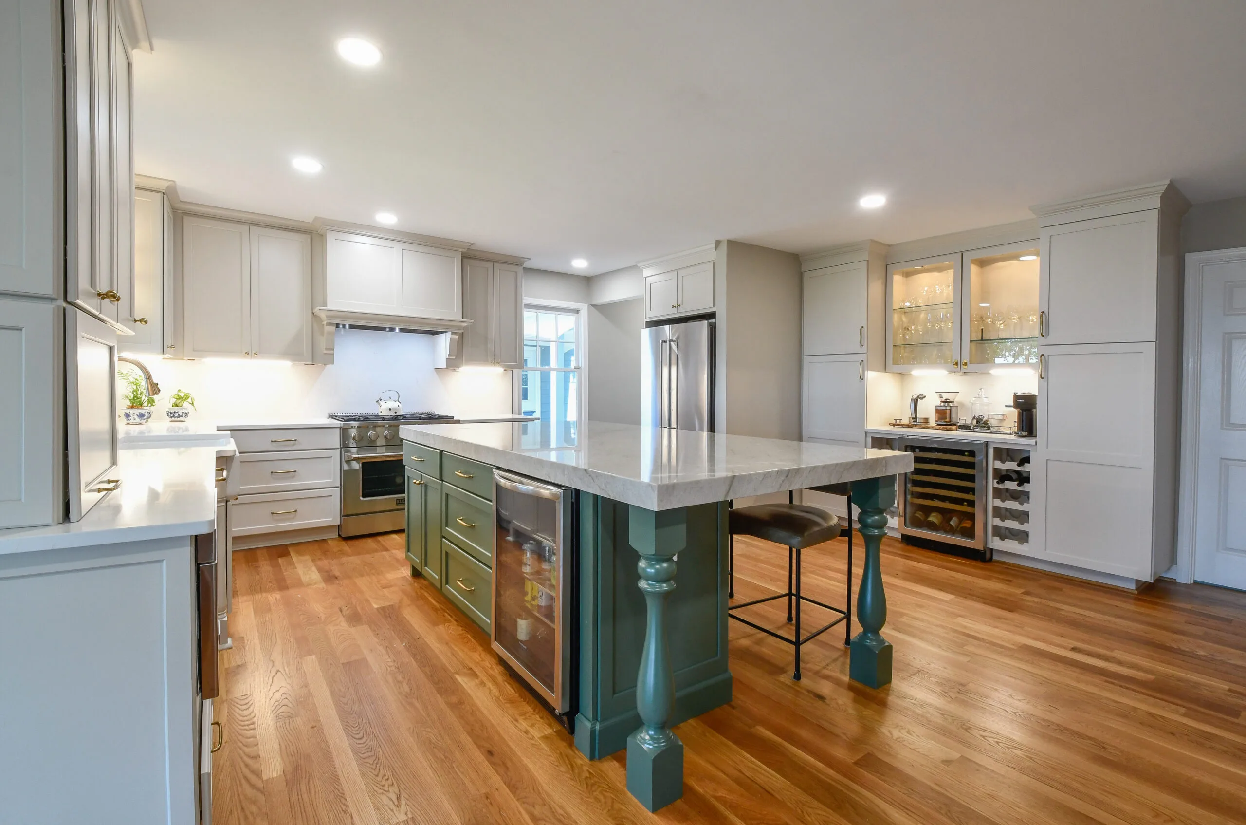 Materials - Taj Mahal and Quarz Hilite Venatino Gold: Photos courtesy of Reico Kitchen & Bath/Tim Snyder Photography.