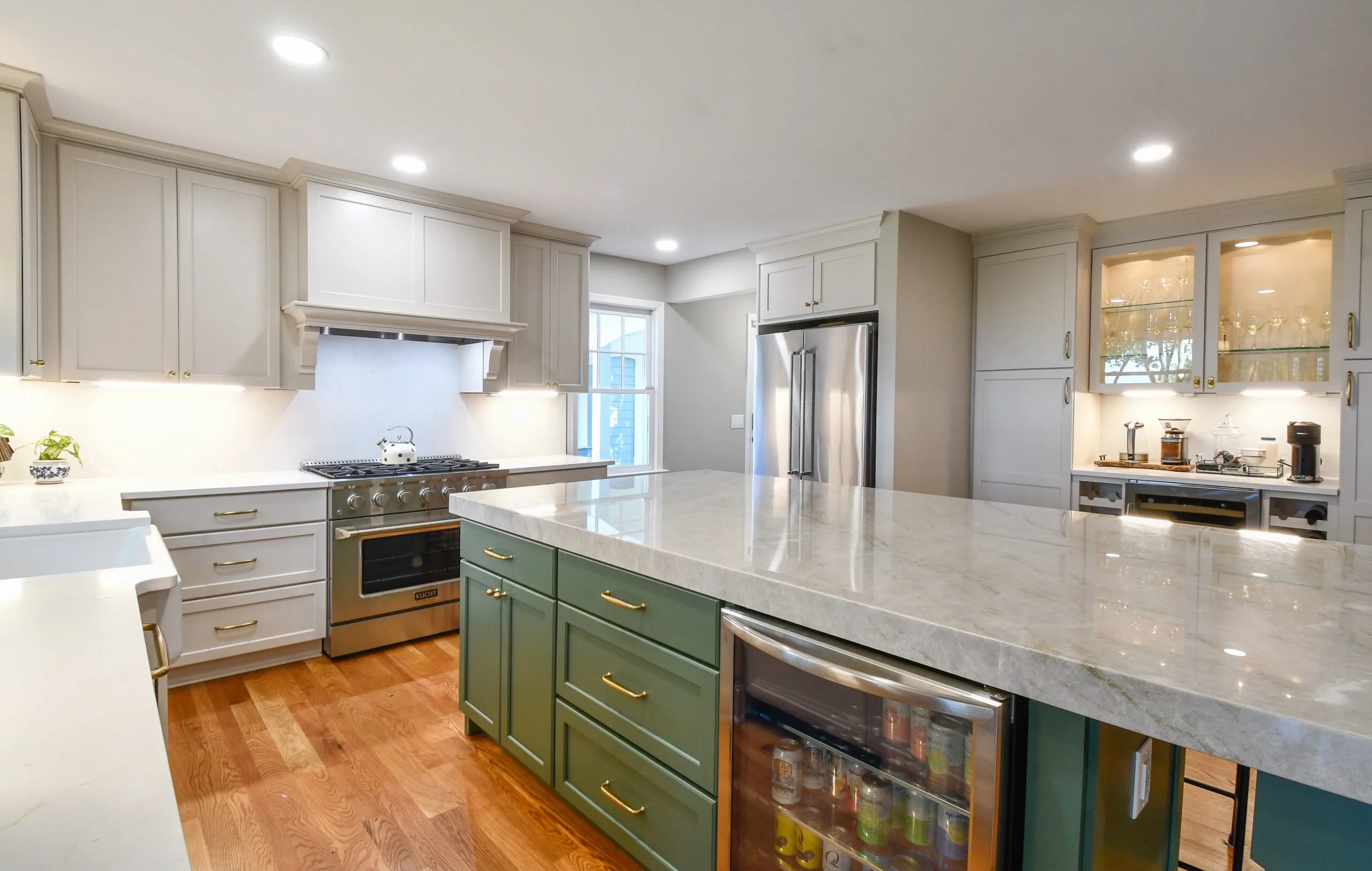 Materials - Taj Mahal and Quarz Hilite Venatino Gold: Photos courtesy of Reico Kitchen & Bath/Tim Snyder Photography.